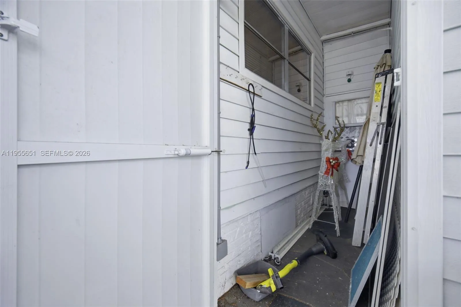 1981 Sw 83rd Ave, Davie, Florida 33324, Davie, Florida 33324, 2 Bedrooms Bedrooms, ,2 BathroomsBathrooms,Residential,For Sale,1981 Sw 83rd Ave, Davie, Florida 33324,A11955651