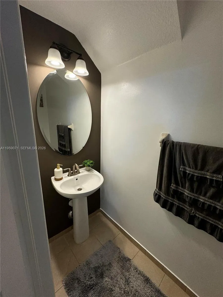 8905 Nw 98th Ave 8905, Doral, Florida 33178, Doral, Florida 33178, 3 Bedrooms Bedrooms, ,2 BathroomsBathrooms,Residential Lease,For Rent,8905 Nw 98th Ave 8905, Doral, Florida 33178,A11959071