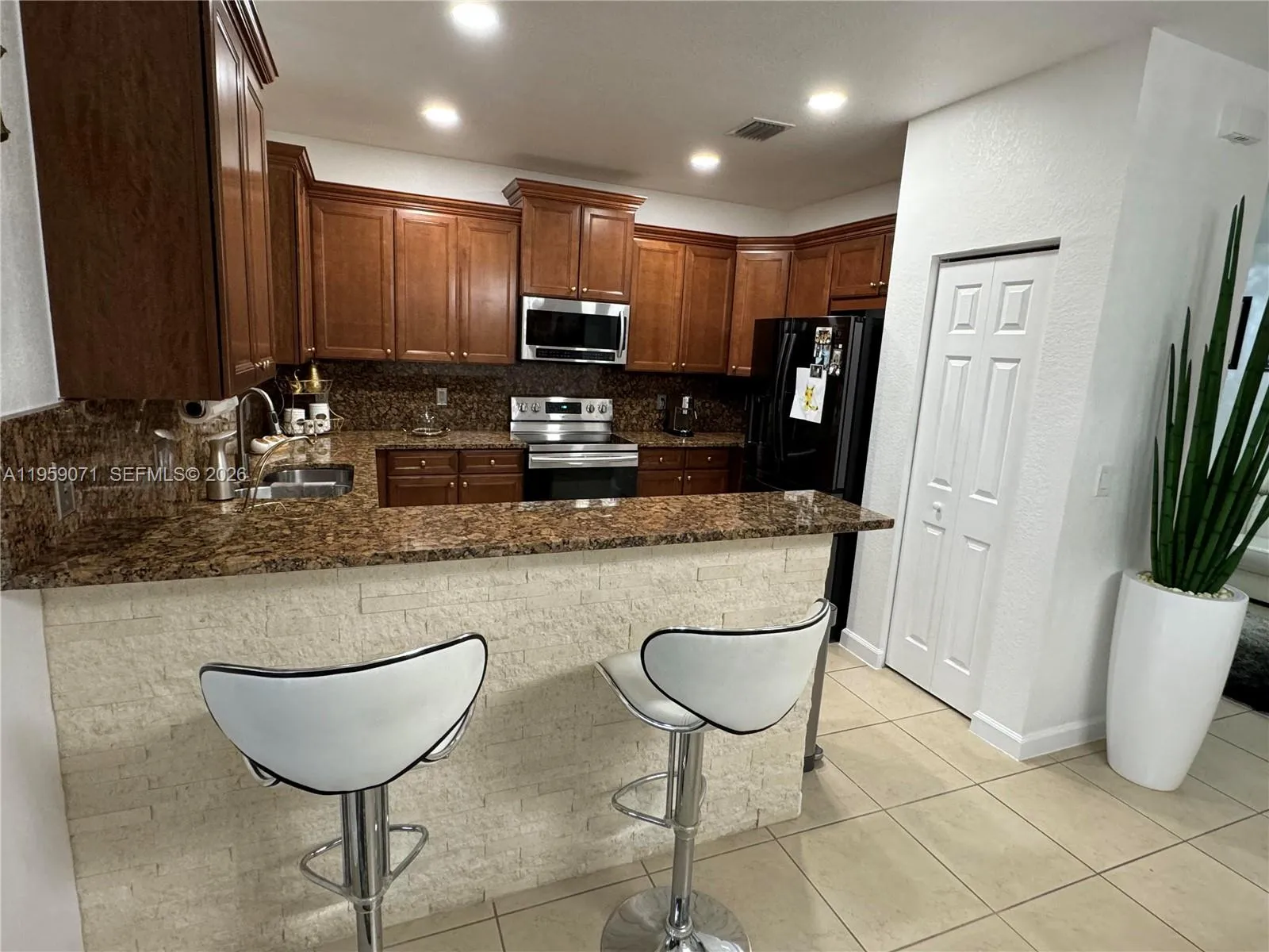 8905 Nw 98th Ave 8905, Doral, Florida 33178, Doral, Florida 33178, 3 Bedrooms Bedrooms, ,2 BathroomsBathrooms,Residential Lease,For Rent,8905 Nw 98th Ave 8905, Doral, Florida 33178,A11959071