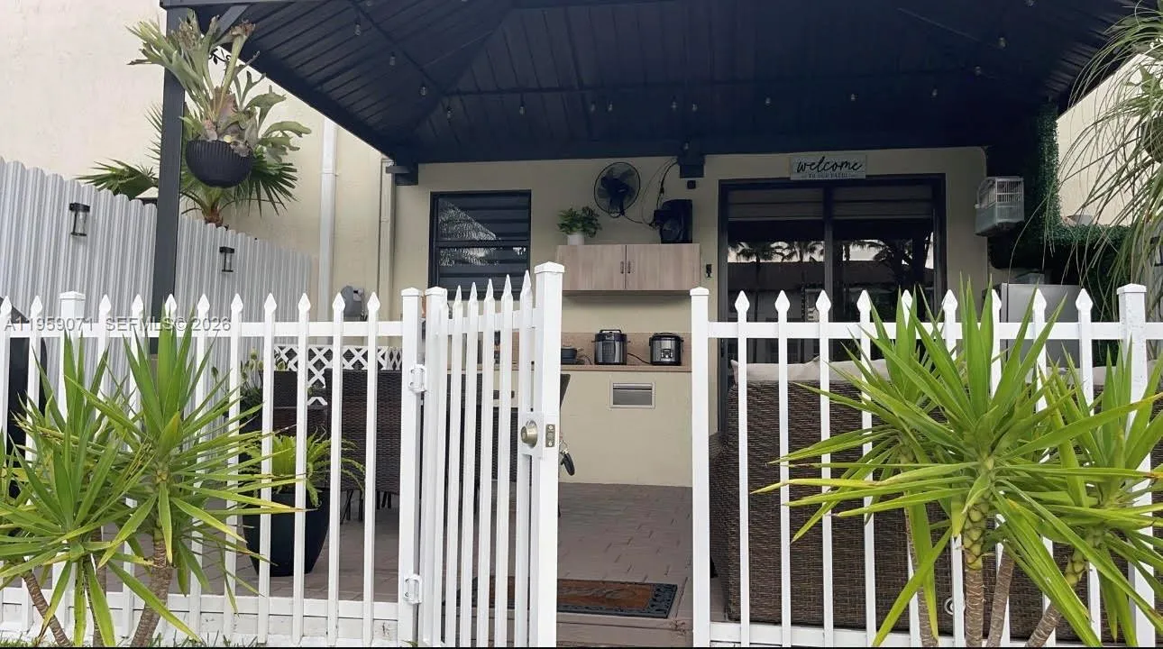 8905 Nw 98th Ave 8905, Doral, Florida 33178, Doral, Florida 33178, 3 Bedrooms Bedrooms, ,2 BathroomsBathrooms,Residential Lease,For Rent,8905 Nw 98th Ave 8905, Doral, Florida 33178,A11959071