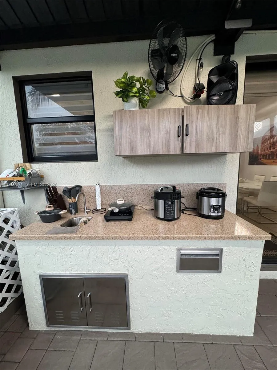 8905 Nw 98th Ave 8905, Doral, Florida 33178, Doral, Florida 33178, 3 Bedrooms Bedrooms, ,2 BathroomsBathrooms,Residential Lease,For Rent,8905 Nw 98th Ave 8905, Doral, Florida 33178,A11959071