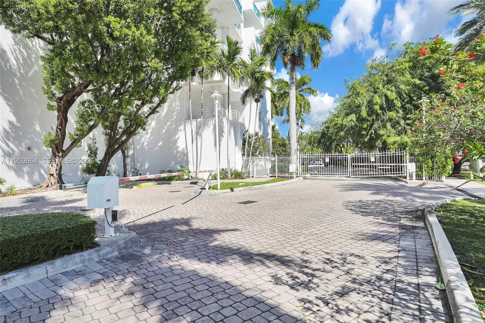 7910 Harbor Island Dr 1103, North Bay Village, Flo, North Bay Village, Florida 33141, 2 Bedrooms Bedrooms, ,2 BathroomsBathrooms,Residential,For Sale,7910 Harbor Island Dr 1103, North Bay Village, Flo,A11959664