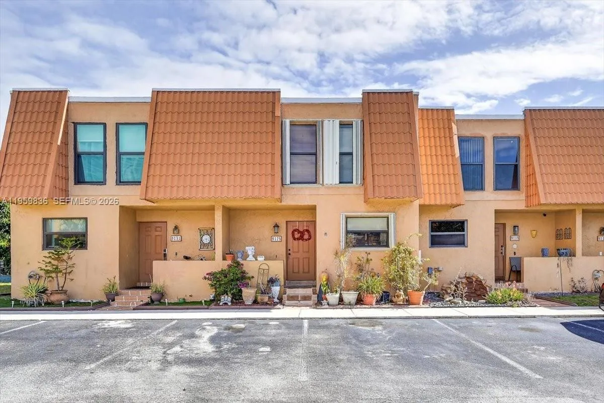 9125 Limetree Ln 168, Pembroke Pines, Florida 3302, Pembroke Pines, Florida 33024, 3 Bedrooms Bedrooms, ,2 BathroomsBathrooms,Residential,For Sale,9125 Limetree Ln 168, Pembroke Pines, Florida 3302,A11959836 9125 Limetree Ln 168, Pembroke Pines, Florida 3302, Pembroke Pines, Florida 33024, 3 Bedrooms Bedrooms, ,2 BathroomsBathrooms,Residential,For Sale,9125 Limetree Ln 168, Pembroke Pines, Florida 3302,A11959836