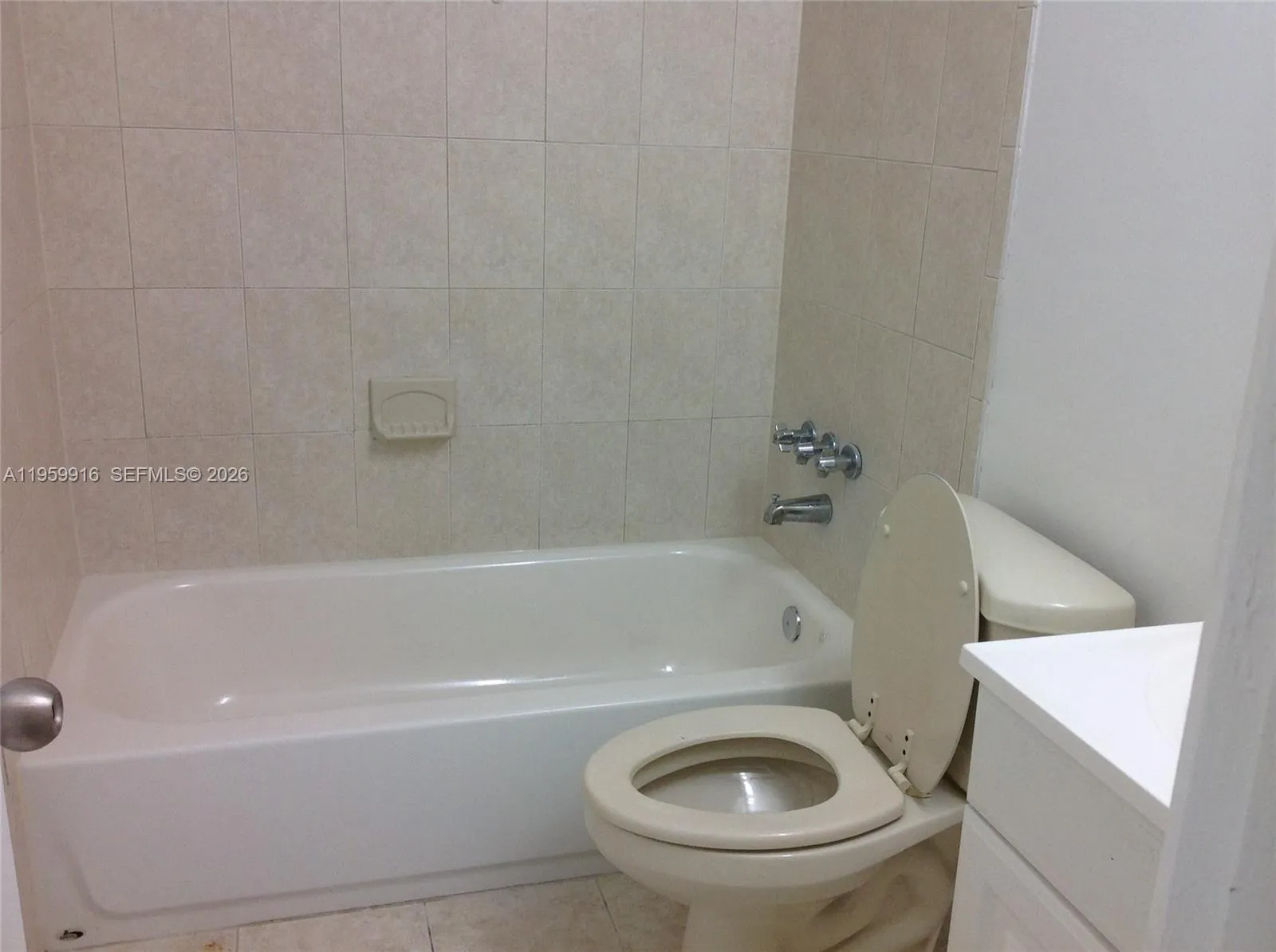 280 Sw 11th Ave 5, Hallandale Beach, Florida 33009, Hallandale Beach, Florida 33009, 1 Bedroom Bedrooms, ,1 BathroomBathrooms,Residential Lease,For Rent,280 Sw 11th Ave 5, Hallandale Beach, Florida 33009,A11959916