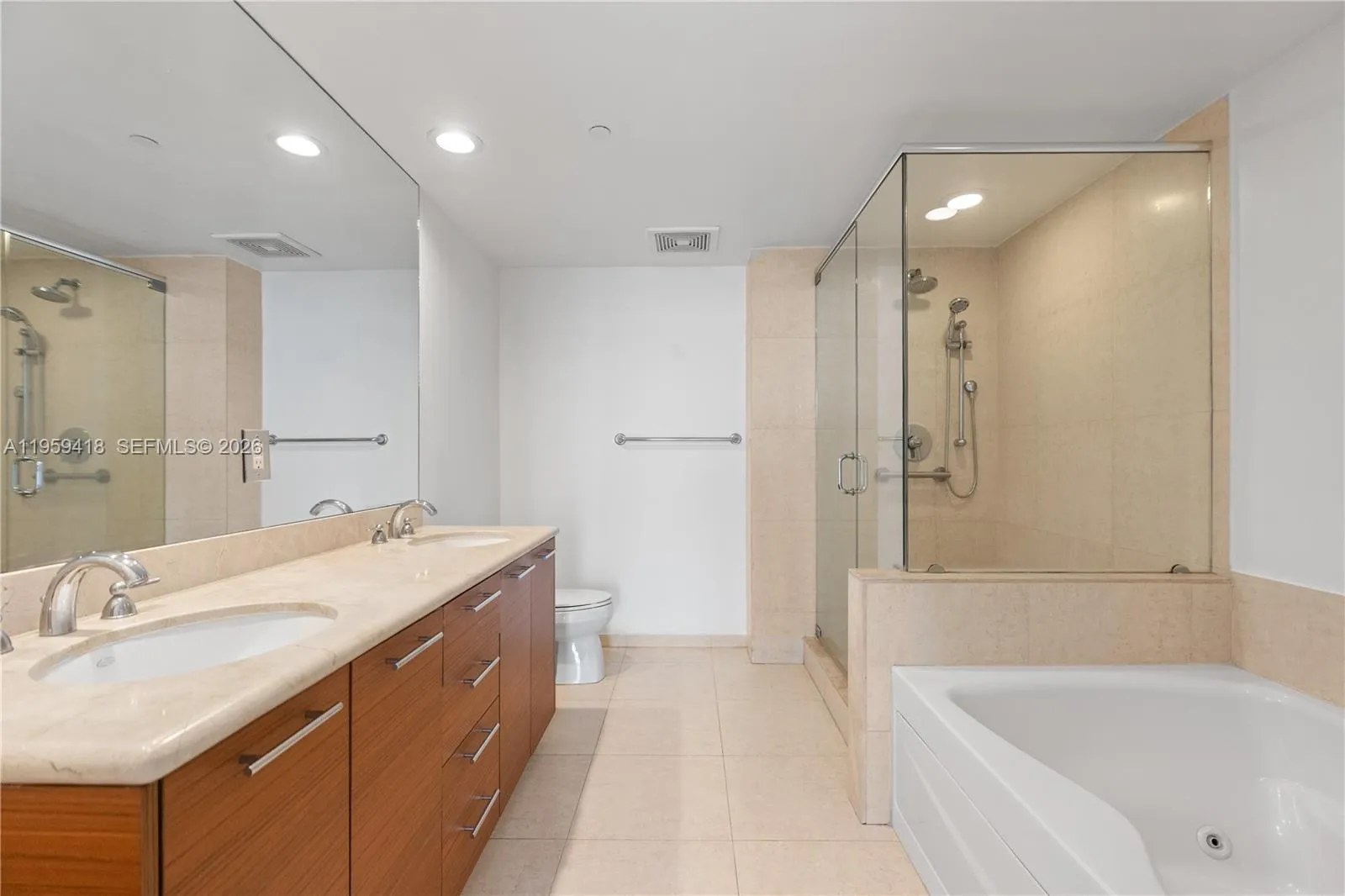50 Biscayne Blvd 3010, Miami, Florida 33132, Miami, Florida 33132, 3 Bedrooms Bedrooms, ,2 BathroomsBathrooms,Residential Lease,For Rent,50 Biscayne Blvd 3010, Miami, Florida 33132,A11959418