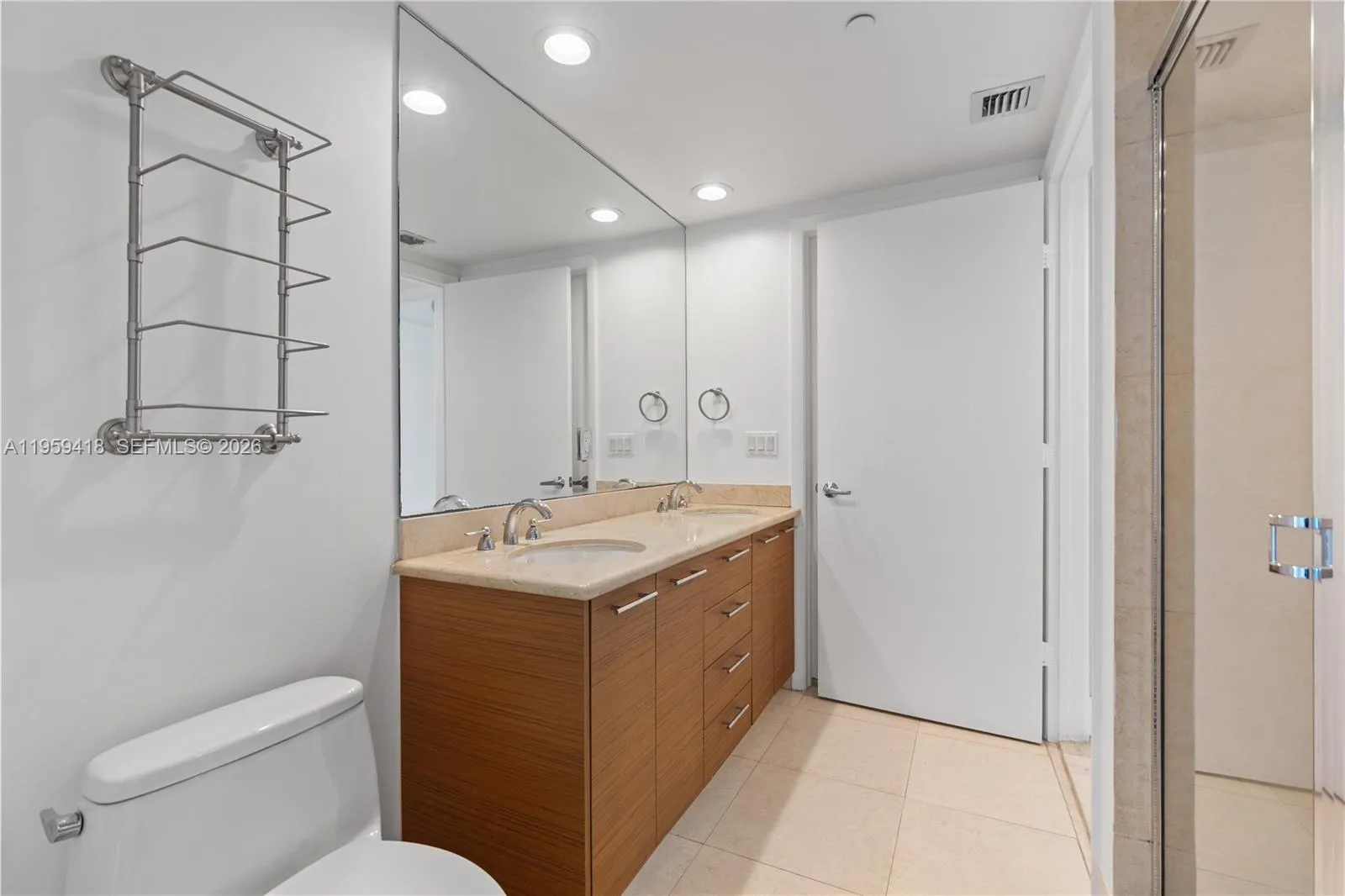 50 Biscayne Blvd 3010, Miami, Florida 33132, Miami, Florida 33132, 3 Bedrooms Bedrooms, ,2 BathroomsBathrooms,Residential Lease,For Rent,50 Biscayne Blvd 3010, Miami, Florida 33132,A11959418
