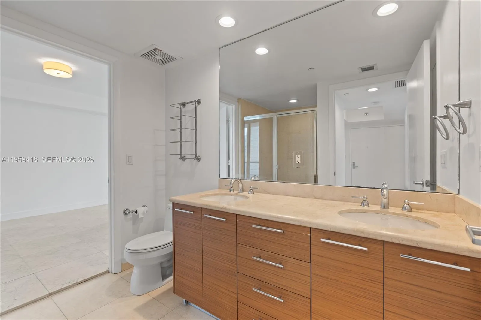 50 Biscayne Blvd 3010, Miami, Florida 33132, Miami, Florida 33132, 3 Bedrooms Bedrooms, ,2 BathroomsBathrooms,Residential Lease,For Rent,50 Biscayne Blvd 3010, Miami, Florida 33132,A11959418