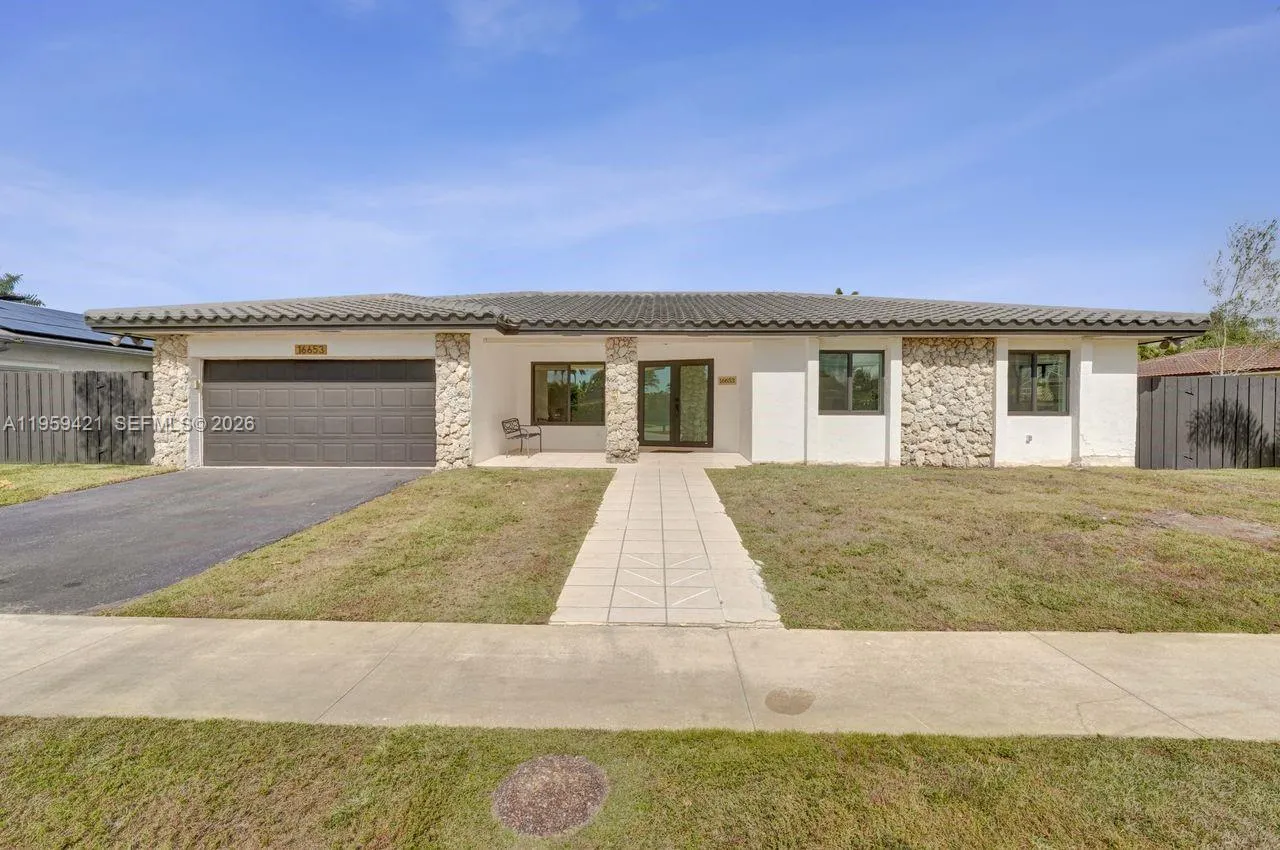 16653 Golfview Dr, Weston, Florida 33326, Weston, Florida 33326, 4 Bedrooms Bedrooms, ,3 BathroomsBathrooms,Residential,For Sale,16653 Golfview Dr, Weston, Florida 33326,A11959421