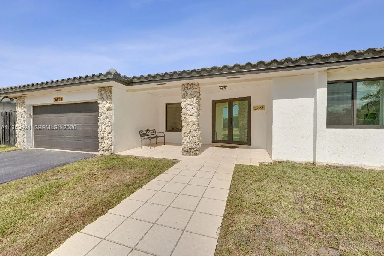 16653 Golfview Dr, Weston, Florida 33326, Weston, Florida 33326, 4 Bedrooms Bedrooms, ,3 BathroomsBathrooms,Residential,For Sale,16653 Golfview Dr, Weston, Florida 33326,A11959421