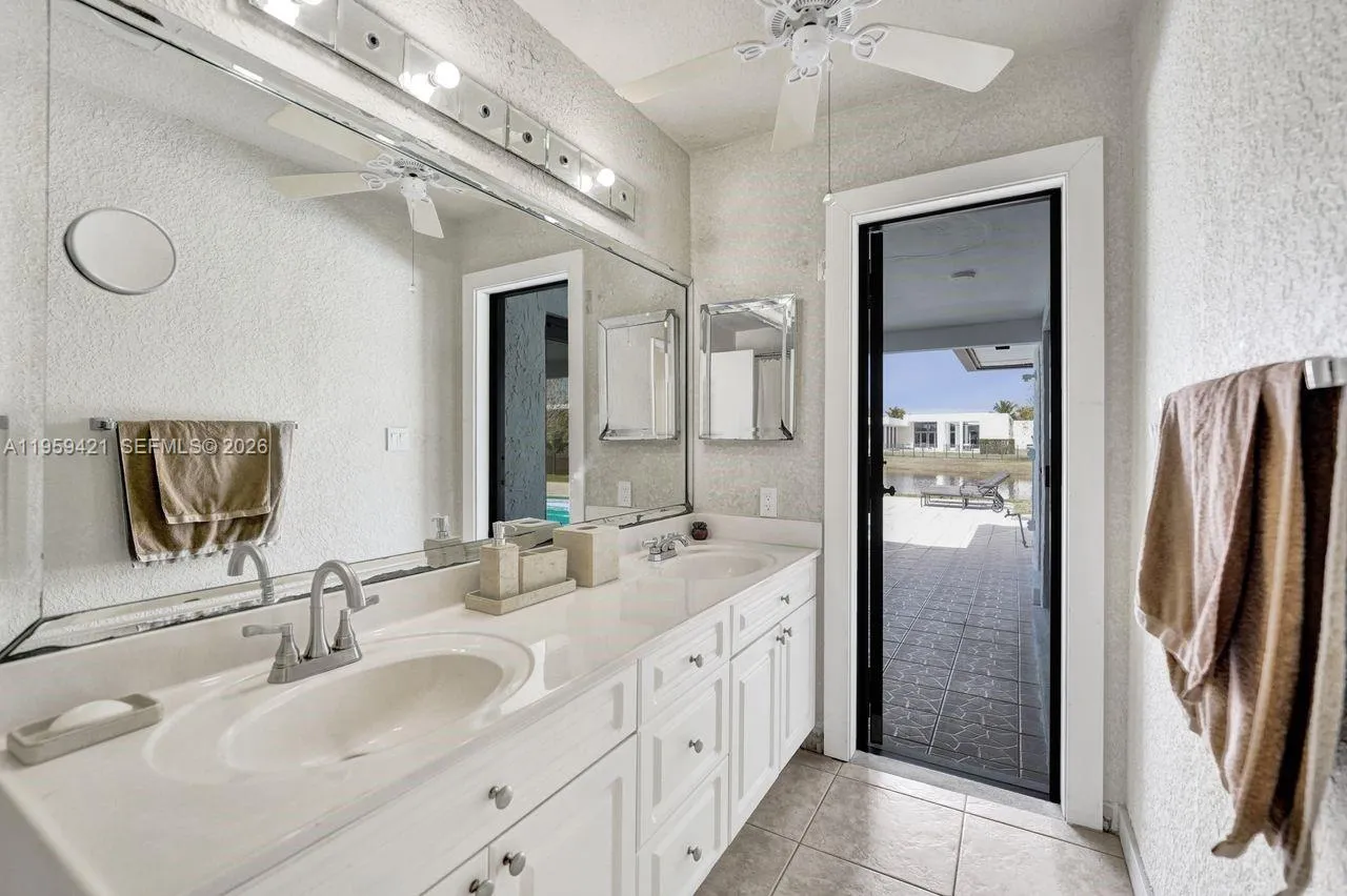 16653 Golfview Dr, Weston, Florida 33326, Weston, Florida 33326, 4 Bedrooms Bedrooms, ,3 BathroomsBathrooms,Residential,For Sale,16653 Golfview Dr, Weston, Florida 33326,A11959421