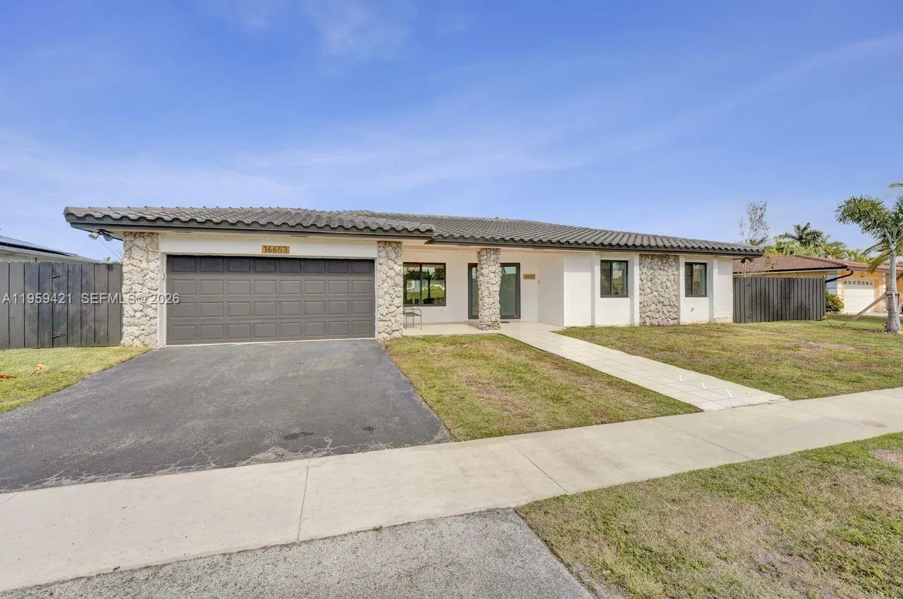16653 Golfview Dr, Weston, Florida 33326, Weston, Florida 33326, 4 Bedrooms Bedrooms, ,3 BathroomsBathrooms,Residential,For Sale,16653 Golfview Dr, Weston, Florida 33326,A11959421