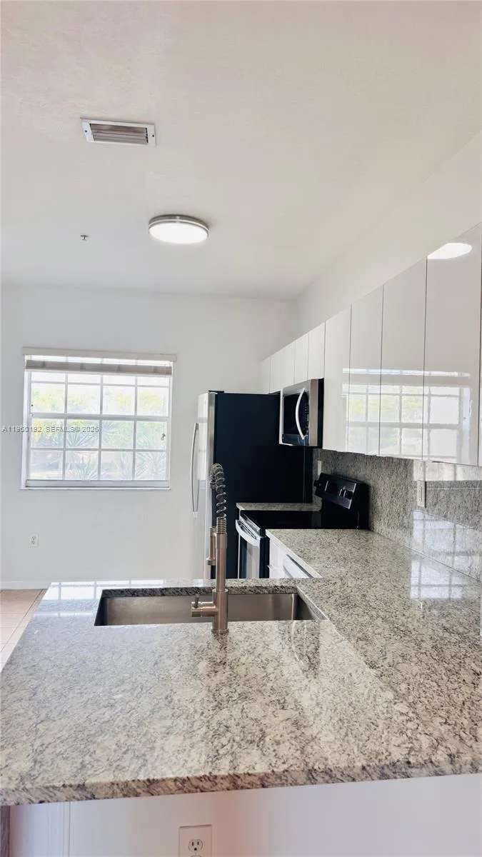 5610 Nw 114th Pl 205, Doral, Florida 33178, Doral, Florida 33178, 2 Bedrooms Bedrooms, ,2 BathroomsBathrooms,Residential Lease,For Rent,5610 Nw 114th Pl 205, Doral, Florida 33178,A11960192