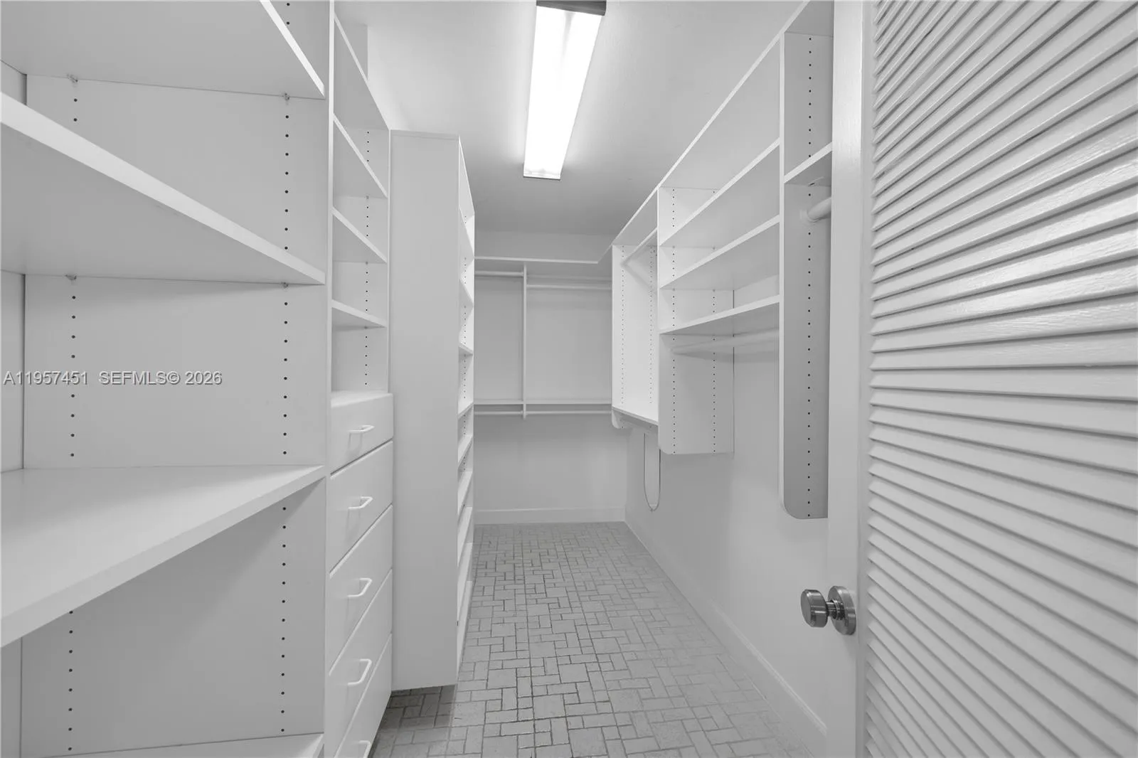 2 Grove Isle Dr B907, Miami, Florida 33133, Miami, Florida 33133, 2 Bedrooms Bedrooms, ,2 BathroomsBathrooms,Residential Lease,For Rent,2 Grove Isle Dr B907, Miami, Florida 33133,A11957451