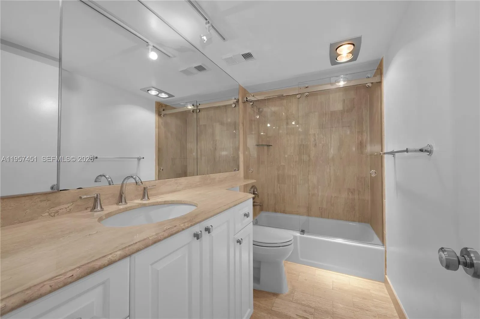 2 Grove Isle Dr B907, Miami, Florida 33133, Miami, Florida 33133, 2 Bedrooms Bedrooms, ,2 BathroomsBathrooms,Residential Lease,For Rent,2 Grove Isle Dr B907, Miami, Florida 33133,A11957451
