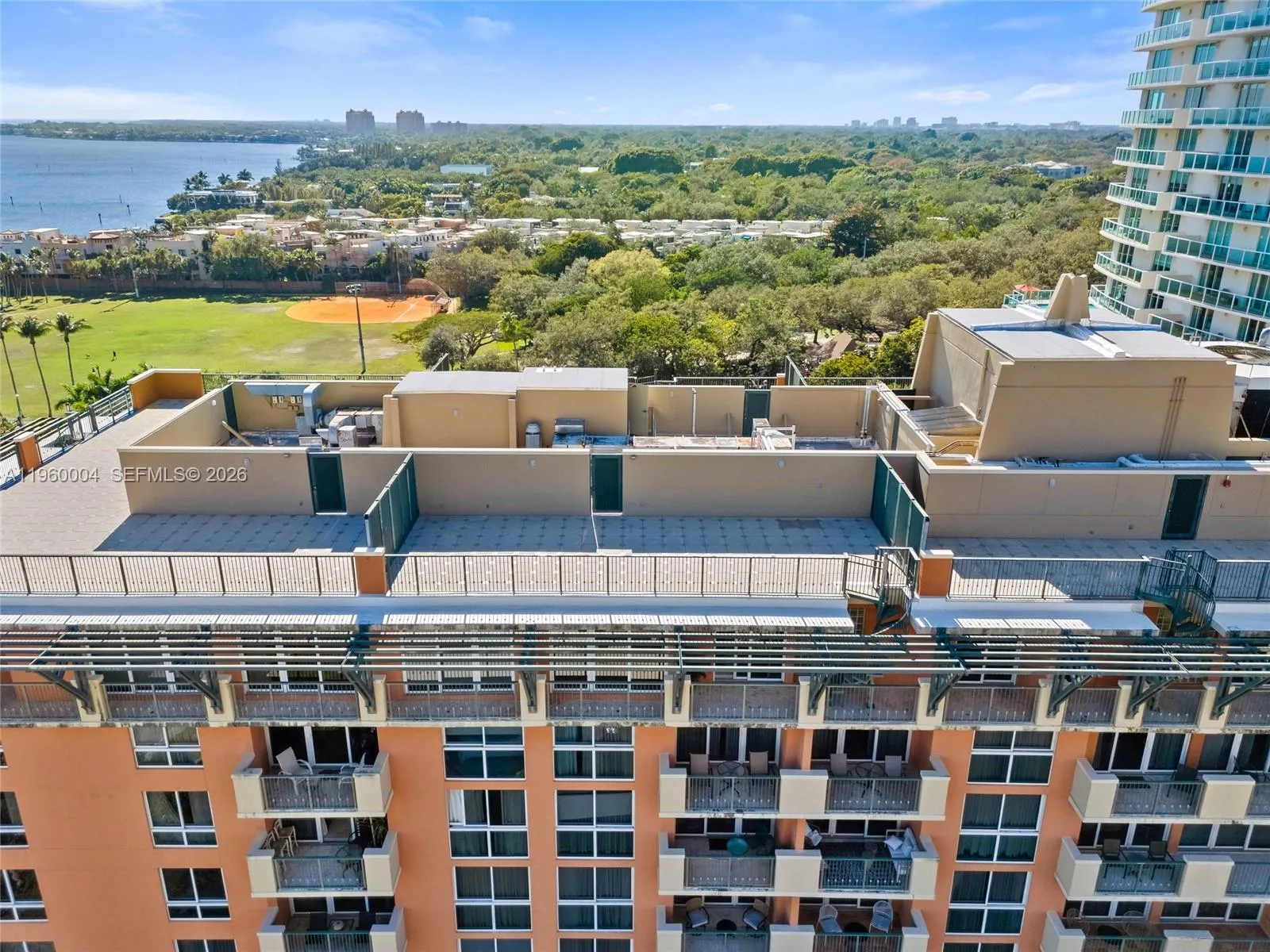 With over 750 sq. ft. of space, the rooftop terrace offers functional outdoor space, a rarity in condos