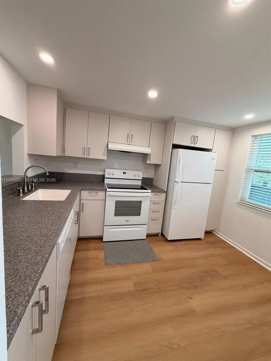 900 Colony Point Cir 505, Pembroke Pines, Florida, Pembroke Pines, Florida 3306, 1 Bedroom Bedrooms, 2 Rooms Rooms,1 BathroomBathrooms,Residential,For Sale,900 Colony Point Cir 505, Pembroke Pines, Florida ,A11960285