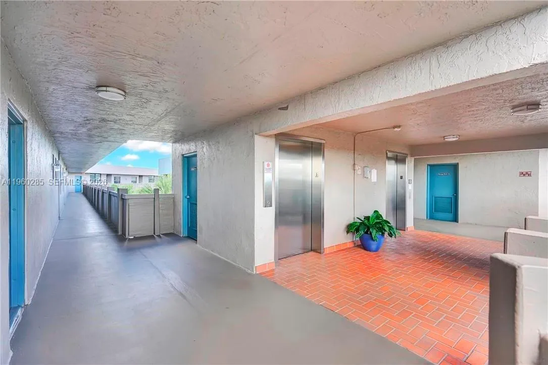 900 Colony Point Cir 505, Pembroke Pines, Florida, Pembroke Pines, Florida 3306, 1 Bedroom Bedrooms, 2 Rooms Rooms,1 BathroomBathrooms,Residential,For Sale,900 Colony Point Cir 505, Pembroke Pines, Florida ,A11960285