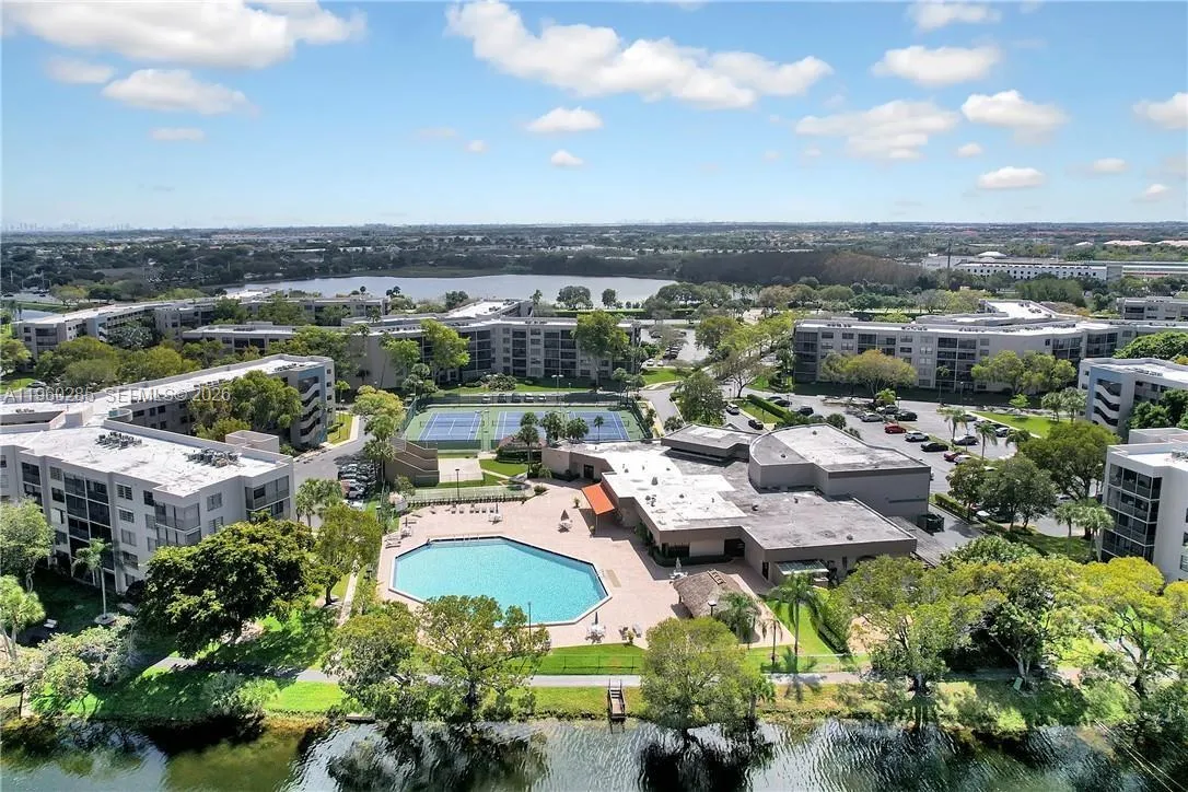 900 Colony Point Cir 505, Pembroke Pines, Florida, Pembroke Pines, Florida 3306, 1 Bedroom Bedrooms, 2 Rooms Rooms,1 BathroomBathrooms,Residential,For Sale,900 Colony Point Cir 505, Pembroke Pines, Florida ,A11960285