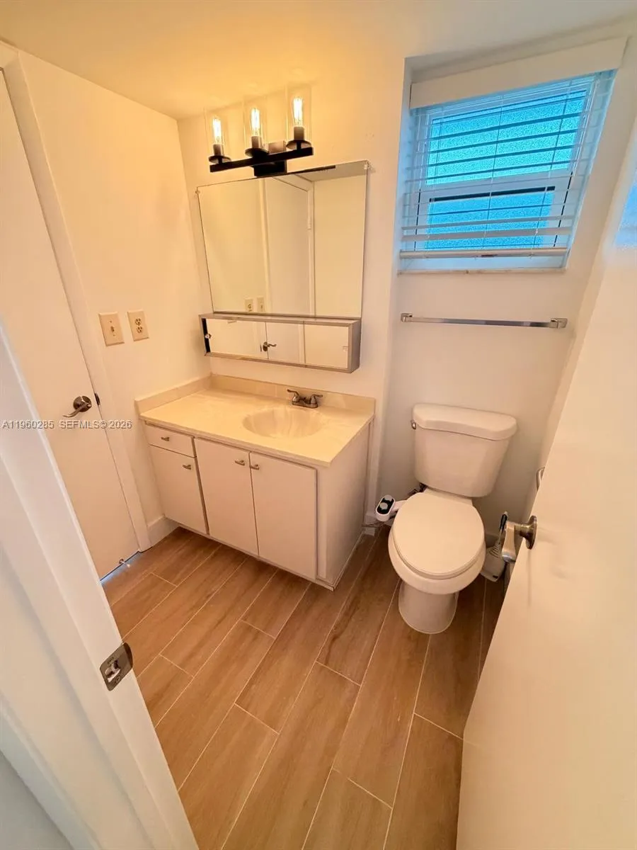 900 Colony Point Cir 505, Pembroke Pines, Florida, Pembroke Pines, Florida 3306, 1 Bedroom Bedrooms, 2 Rooms Rooms,1 BathroomBathrooms,Residential,For Sale,900 Colony Point Cir 505, Pembroke Pines, Florida ,A11960285