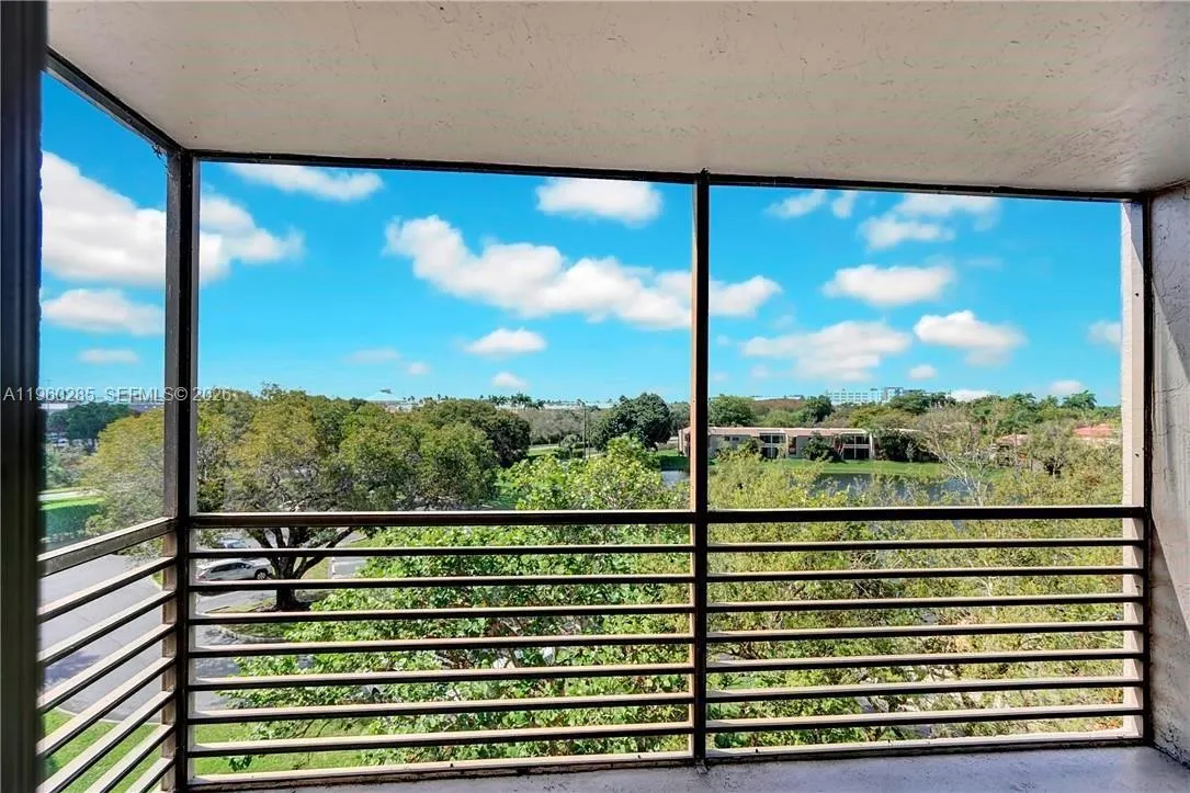 900 Colony Point Cir 505, Pembroke Pines, Florida, Pembroke Pines, Florida 3306, 1 Bedroom Bedrooms, 2 Rooms Rooms,1 BathroomBathrooms,Residential,For Sale,900 Colony Point Cir 505, Pembroke Pines, Florida ,A11960285