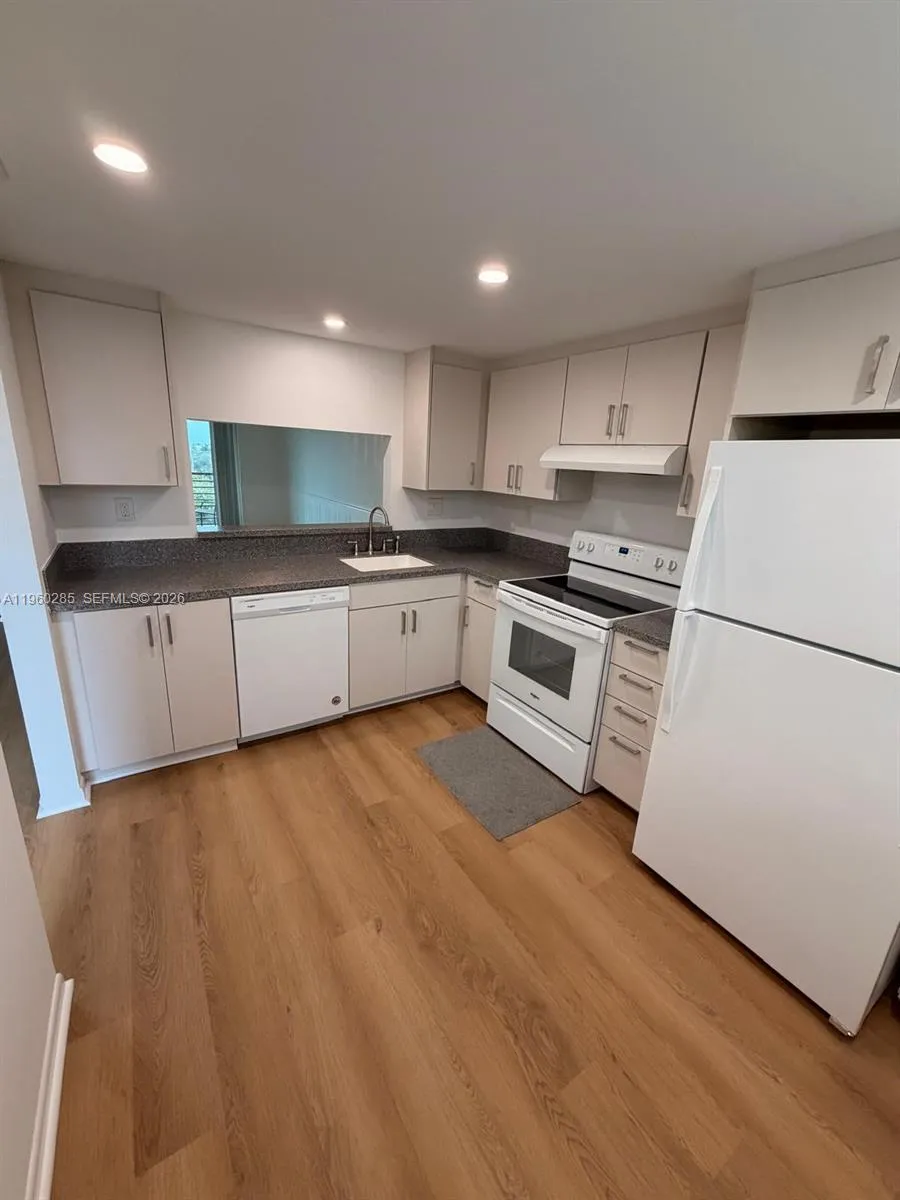 900 Colony Point Cir 505, Pembroke Pines, Florida, Pembroke Pines, Florida 3306, 1 Bedroom Bedrooms, 2 Rooms Rooms,1 BathroomBathrooms,Residential,For Sale,900 Colony Point Cir 505, Pembroke Pines, Florida ,A11960285