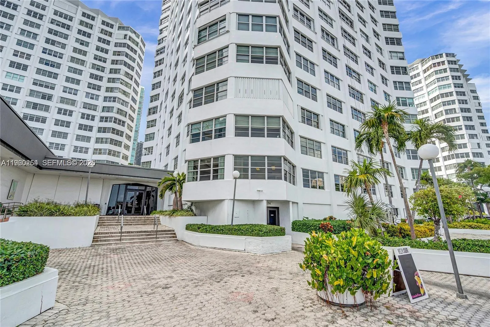 999 Brickell Bay Drive 1202, Miami, Florida 33131, Miami, Florida 33131, 2 Bedrooms Bedrooms, ,2 BathroomsBathrooms,Residential,For Sale,999 Brickell Bay Drive 1202, Miami, Florida 33131,A11960254