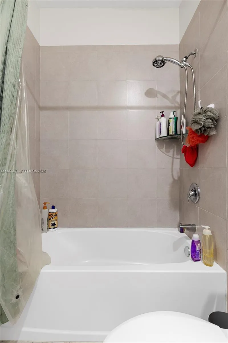 Hialeah, Florida 33018, 3 Bedrooms Bedrooms, ,2 BathroomsBathrooms,Residential,For Sale,A11959478