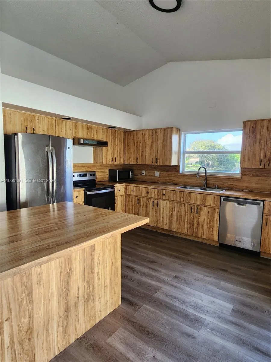 9711 Sw 57th St, Cooper City, Florida 33328, Cooper City, Florida 33328, 3 Bedrooms Bedrooms, ,2 BathroomsBathrooms,Residential,For Sale,9711 Sw 57th St, Cooper City, Florida 33328,A11960391