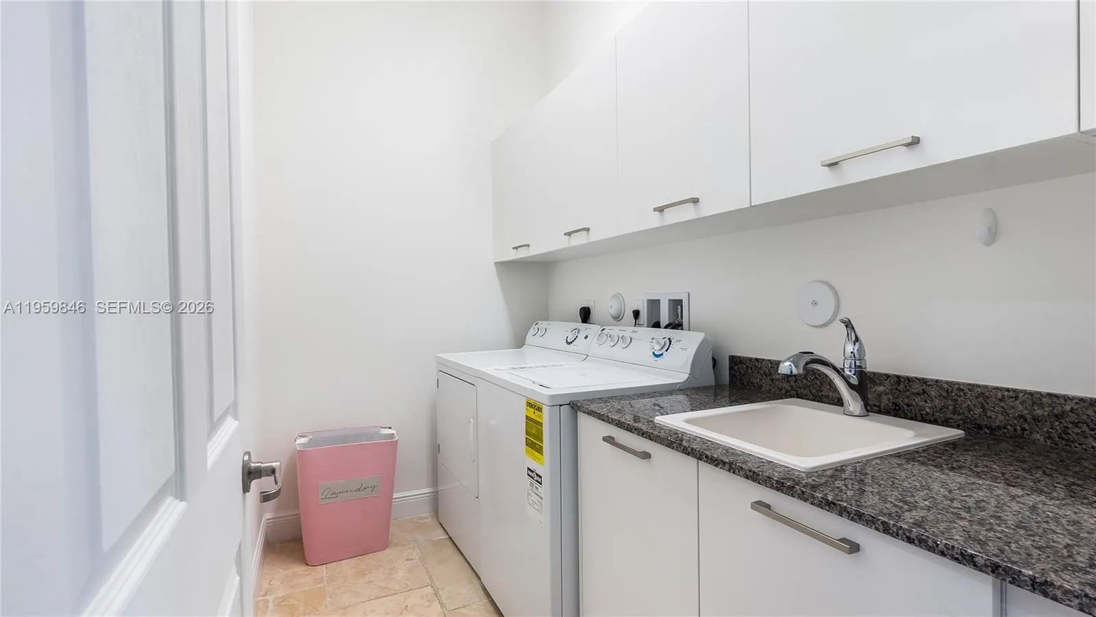 Full Size Laundry Room