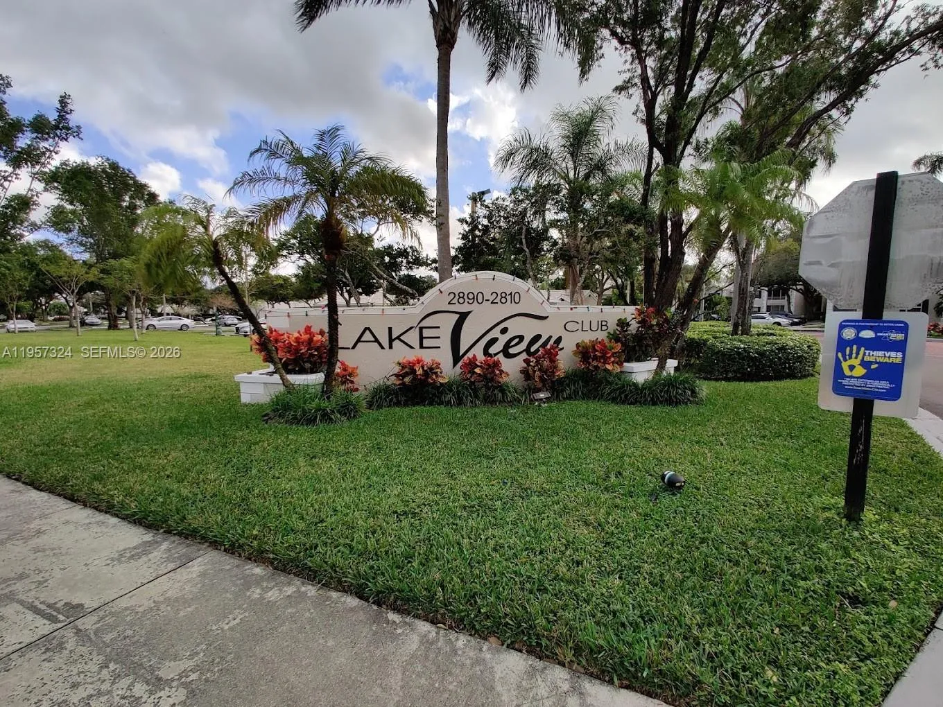 2890 N Oakland Forest Dr 111, Oakland Park, Florid, Oakland Park, Florida 33309, 2 Bedrooms Bedrooms, ,2 BathroomsBathrooms,Residential Lease,For Rent,2890 N Oakland Forest Dr 111, Oakland Park, Florid,A11957324