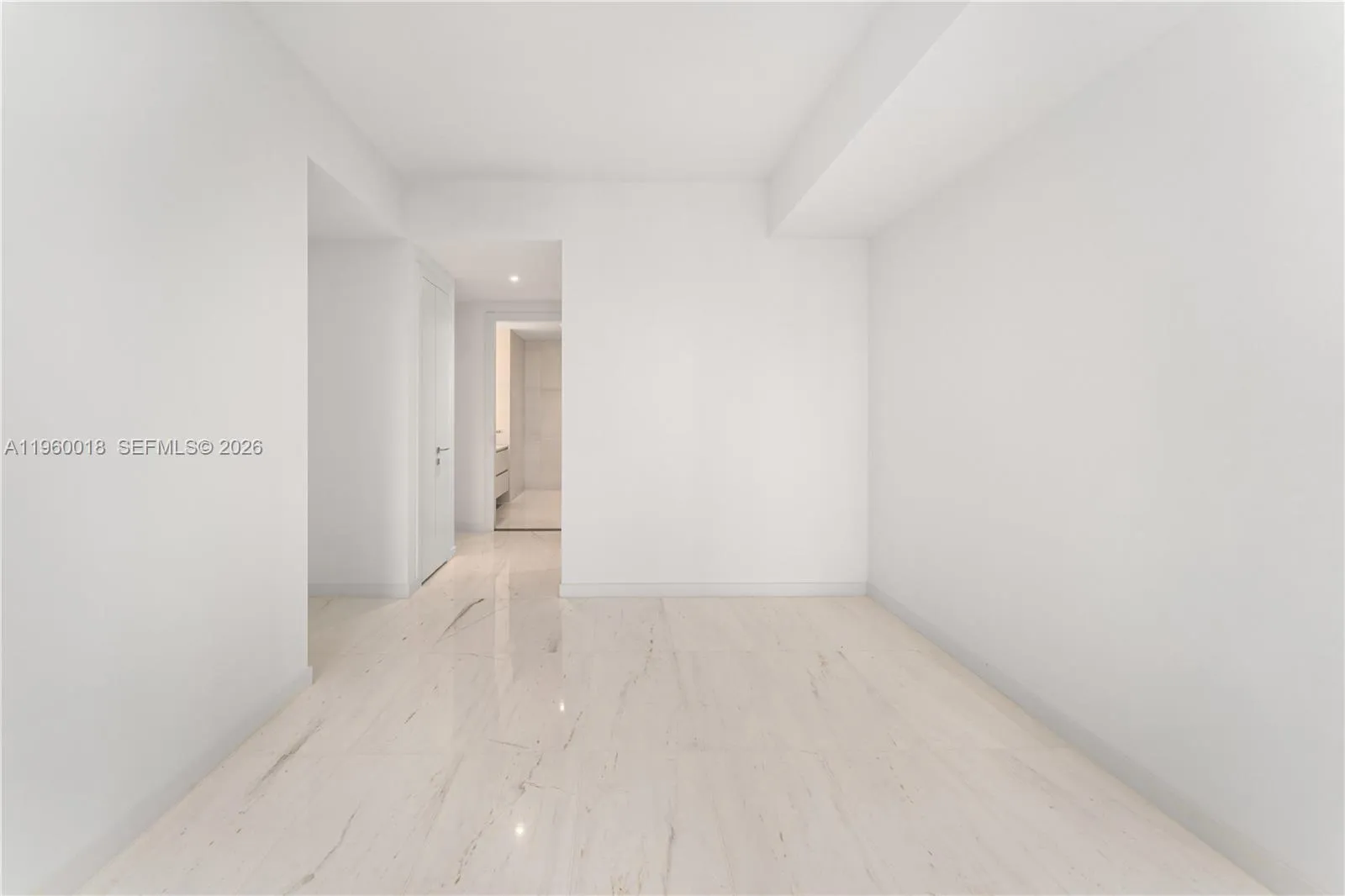 300 Biscayne Blvd Way 2009, Miami, Florida 33131, Miami, Florida 33131, 2 Bedrooms Bedrooms, ,2 BathroomsBathrooms,Residential,For Sale,300 Biscayne Blvd Way 2009, Miami, Florida 33131,A11960018