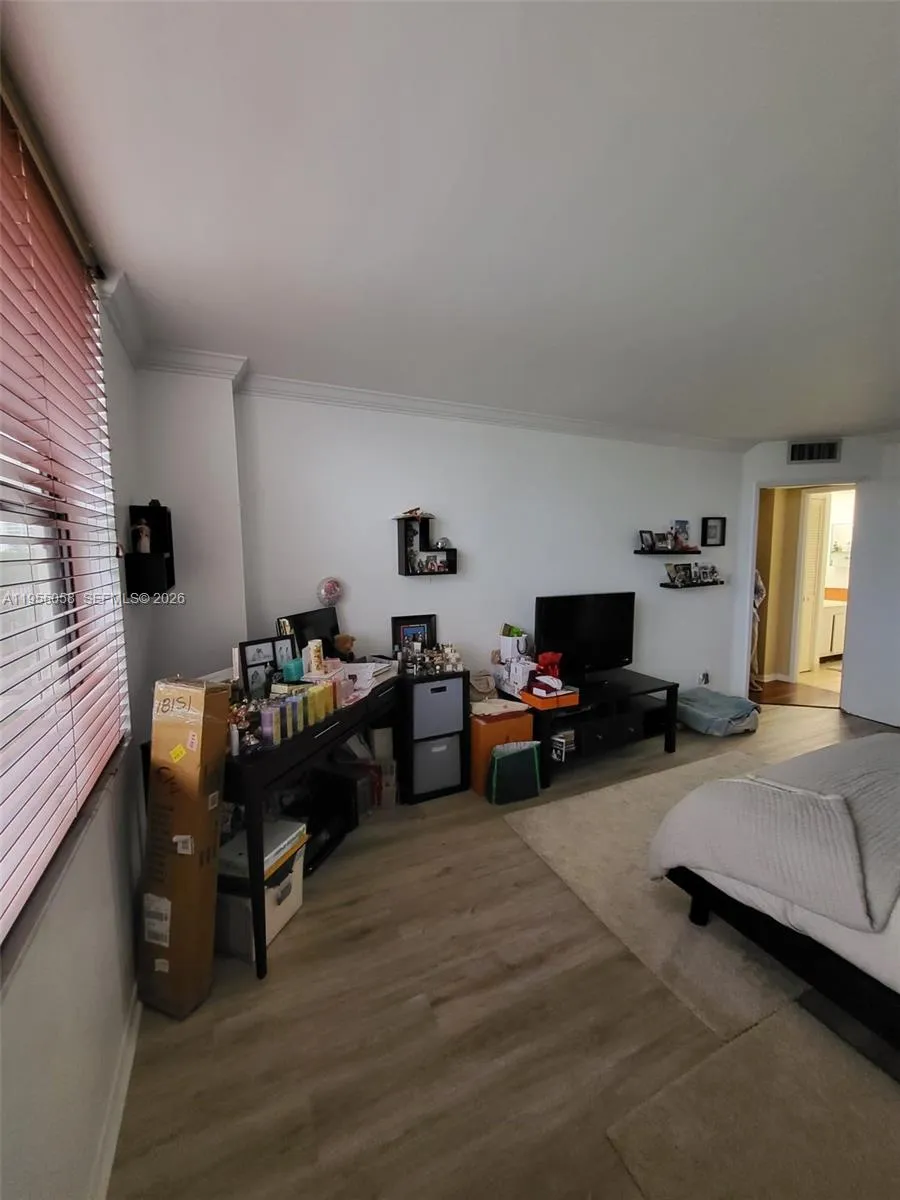 Aventura, Florida 33160, 2 Bedrooms Bedrooms, ,2 BathroomsBathrooms,Residential Lease,For Rent,A11955058