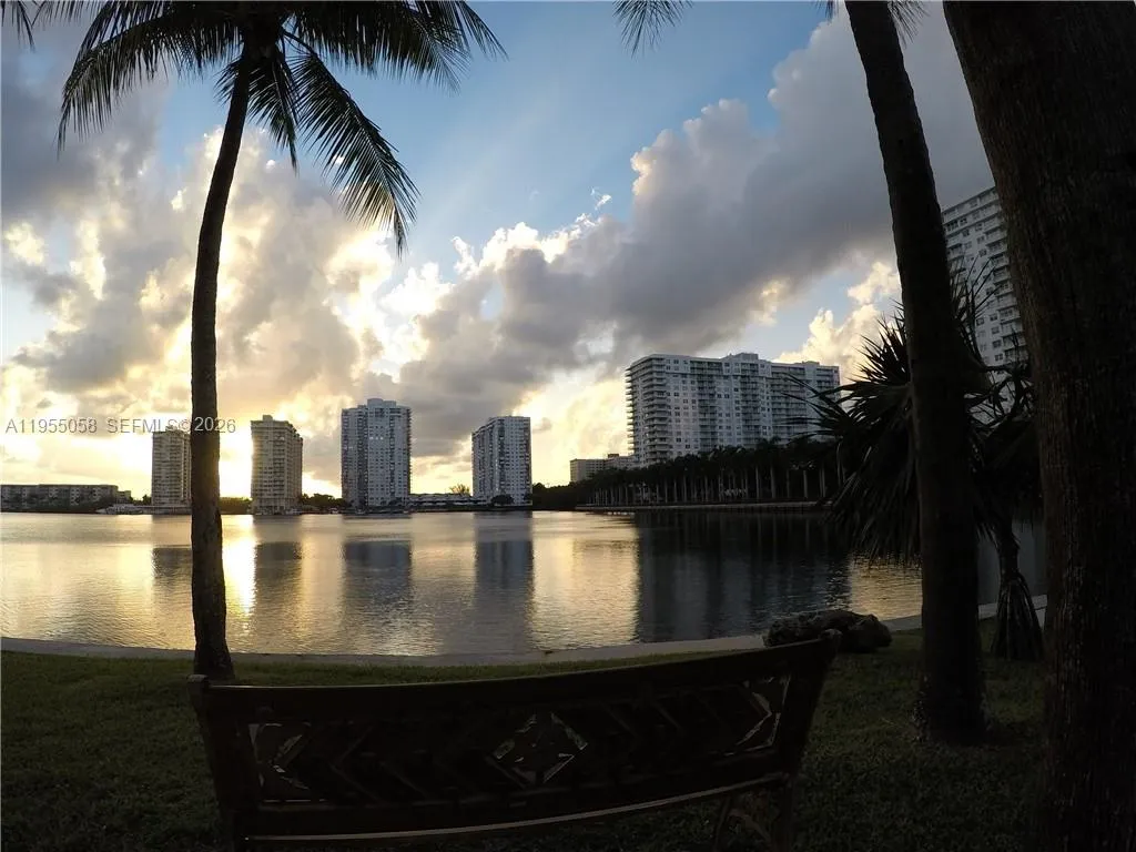 Aventura, Florida 33160, 2 Bedrooms Bedrooms, ,2 BathroomsBathrooms,Residential Lease,For Rent,A11955058