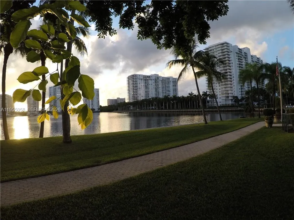 Aventura, Florida 33160, 2 Bedrooms Bedrooms, ,2 BathroomsBathrooms,Residential Lease,For Rent,A11955058