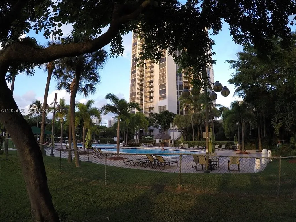 Aventura, Florida 33160, 2 Bedrooms Bedrooms, ,2 BathroomsBathrooms,Residential Lease,For Rent,A11955058