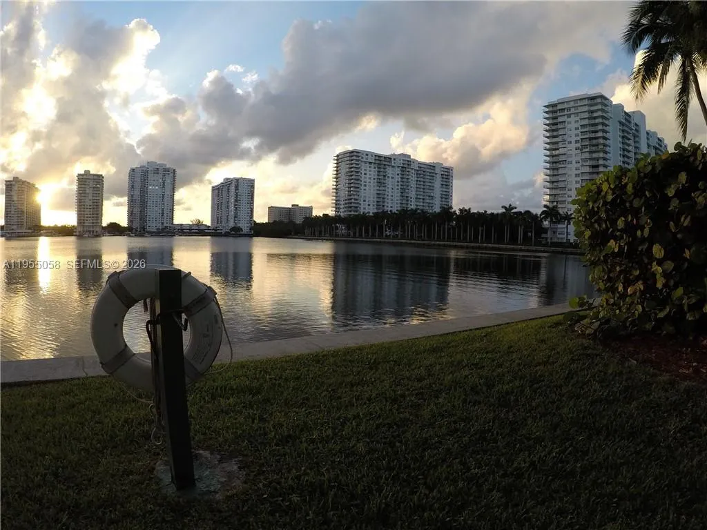 Aventura, Florida 33160, 2 Bedrooms Bedrooms, ,2 BathroomsBathrooms,Residential Lease,For Rent,A11955058