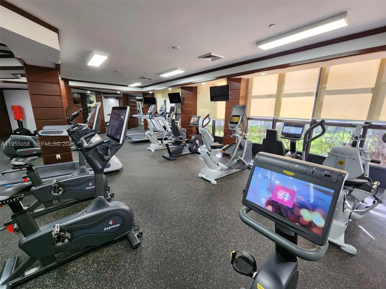 Aventura, Florida 33160, 2 Bedrooms Bedrooms, ,2 BathroomsBathrooms,Residential Lease,For Rent,A11955058