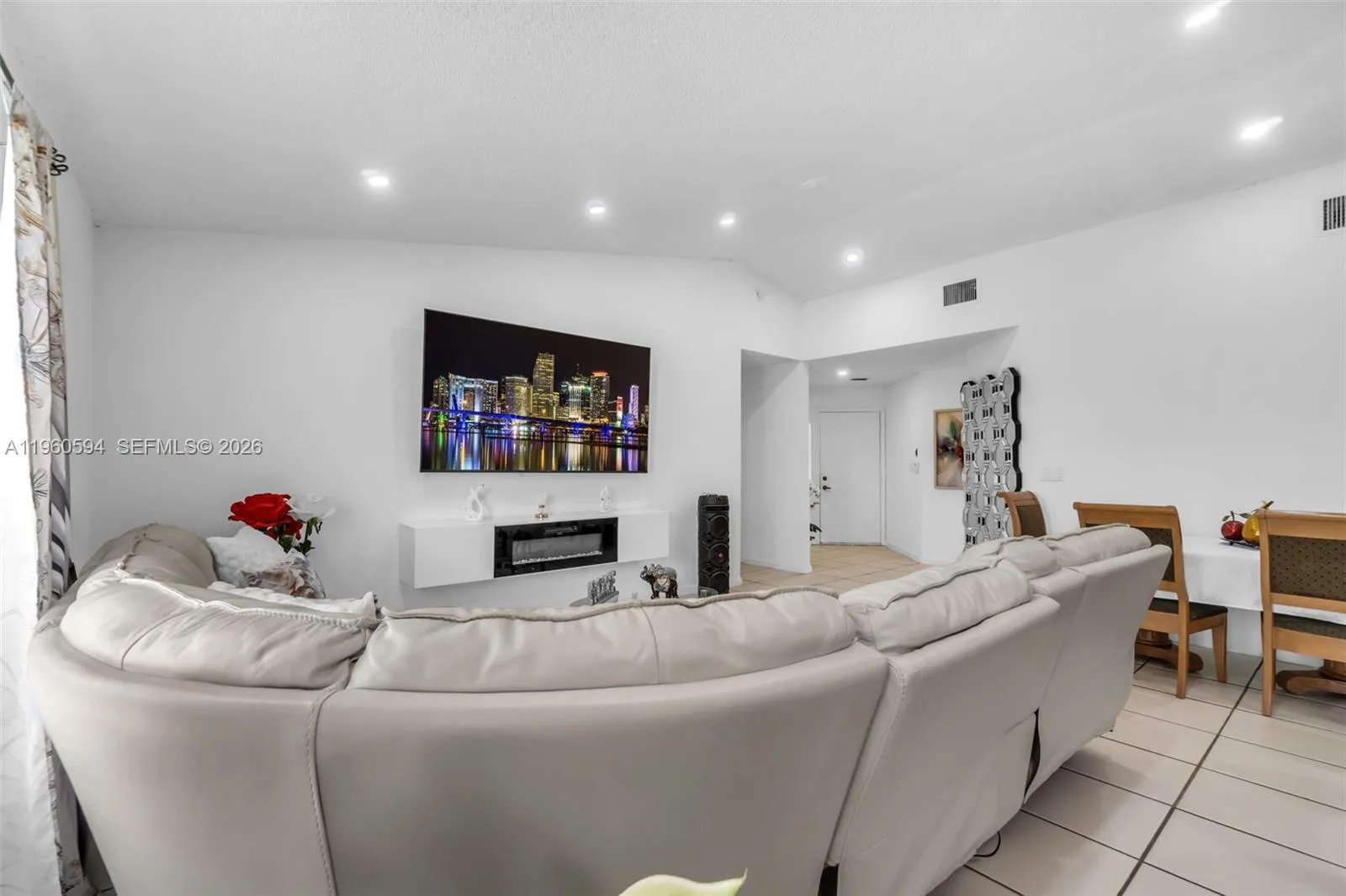 2590 Se 7th Pl, Homestead, Florida 33033, Homestead, Florida 33033, 2 Bedrooms Bedrooms, ,2 BathroomsBathrooms,Residential,For Sale,2590 Se 7th Pl, Homestead, Florida 33033,A11960594