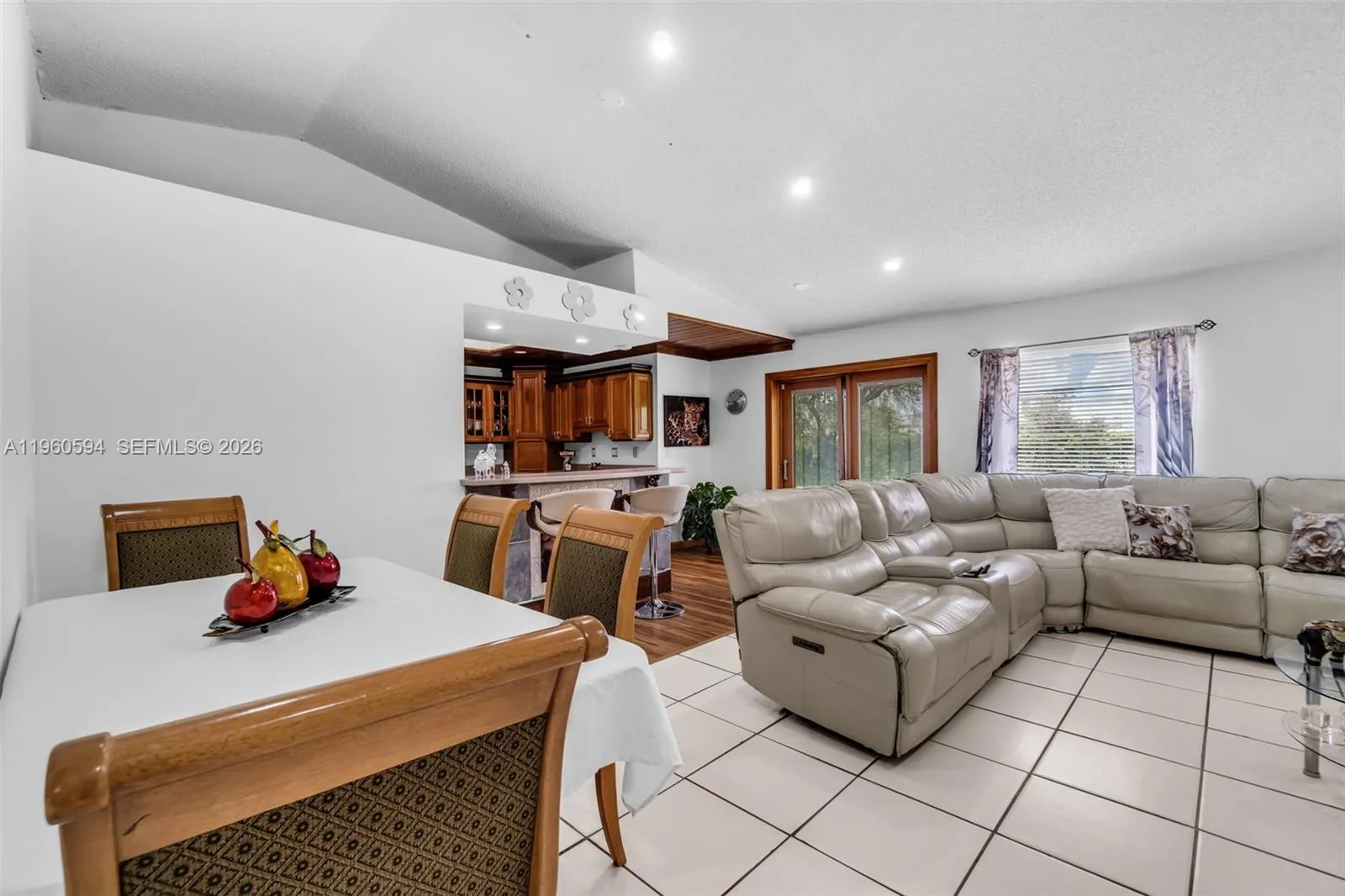 2590 Se 7th Pl, Homestead, Florida 33033, Homestead, Florida 33033, 2 Bedrooms Bedrooms, ,2 BathroomsBathrooms,Residential,For Sale,2590 Se 7th Pl, Homestead, Florida 33033,A11960594