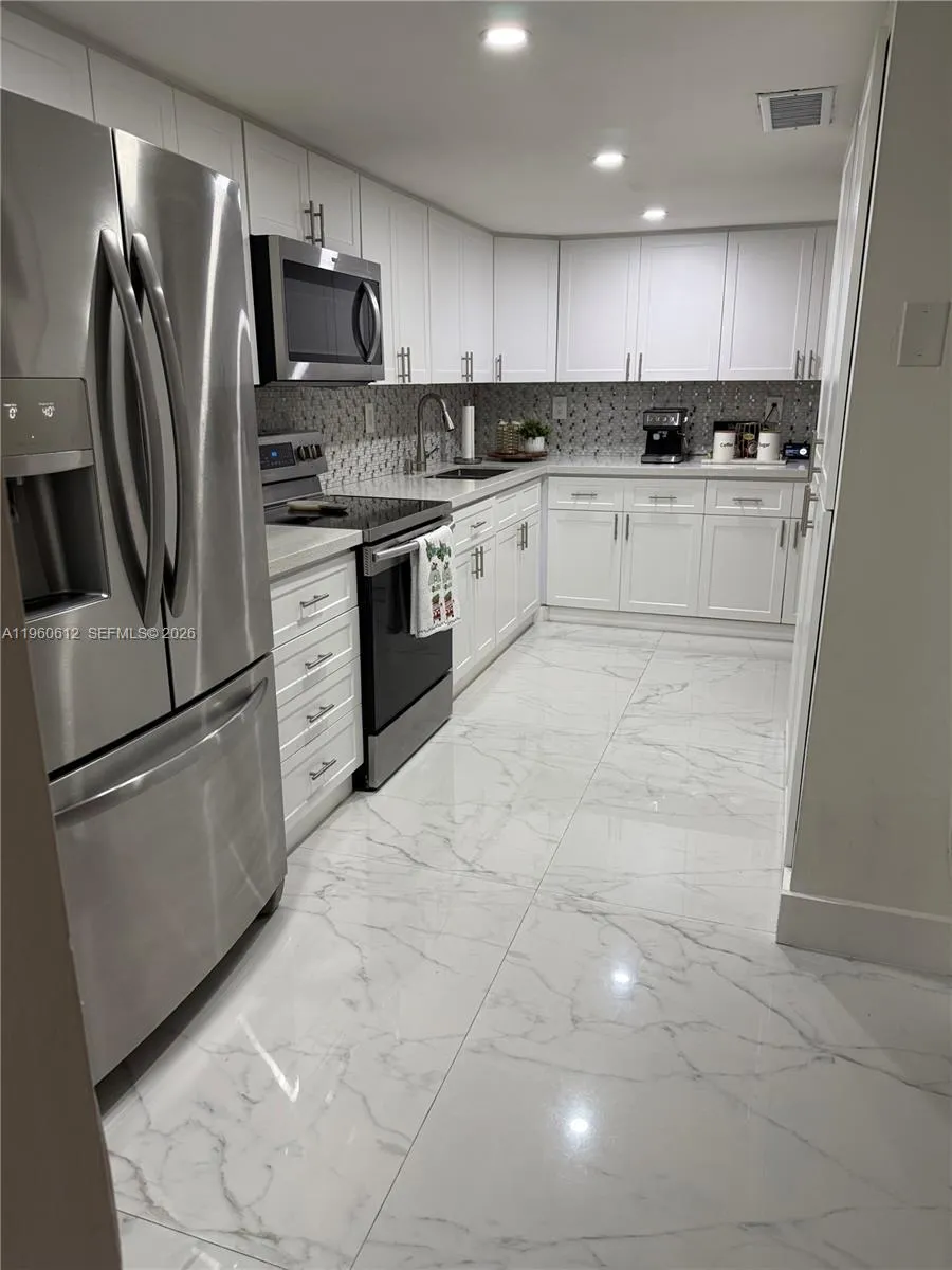 14273 Kendale Lakes Cir, Miami, Florida 33183, Miami, Florida 33183, 3 Bedrooms Bedrooms, ,3 BathroomsBathrooms,Residential,For Sale,14273 Kendale Lakes Cir, Miami, Florida 33183,A11960612