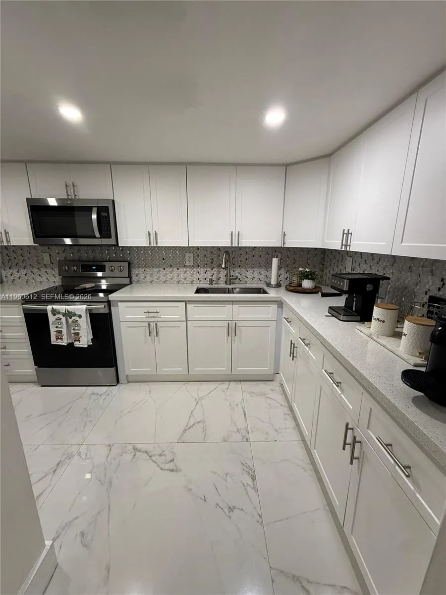 14273 Kendale Lakes Cir, Miami, Florida 33183, Miami, Florida 33183, 3 Bedrooms Bedrooms, ,3 BathroomsBathrooms,Residential,For Sale,14273 Kendale Lakes Cir, Miami, Florida 33183,A11960612