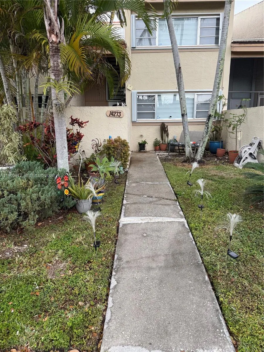 14273 Kendale Lakes Cir, Miami, Florida 33183, Miami, Florida 33183, 3 Bedrooms Bedrooms, ,3 BathroomsBathrooms,Residential,For Sale,14273 Kendale Lakes Cir, Miami, Florida 33183,A11960612