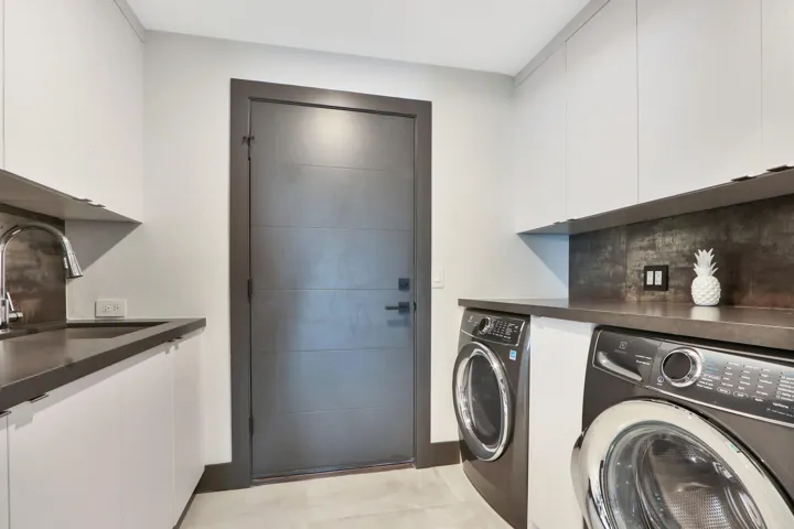 Fully equipped laundry area