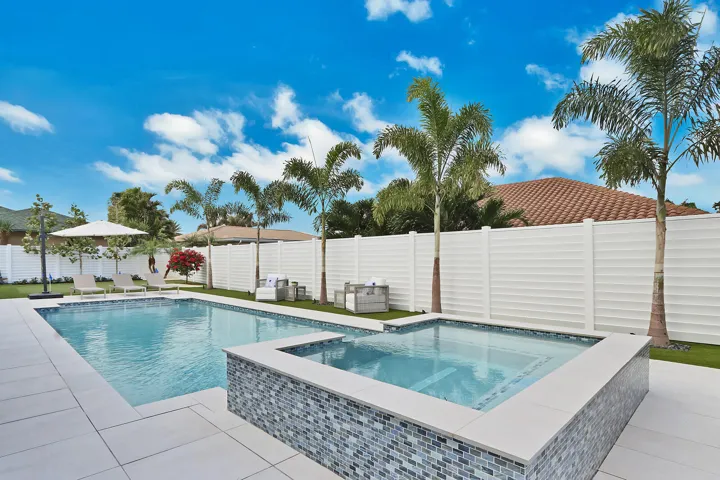 Pool & jacuzzi