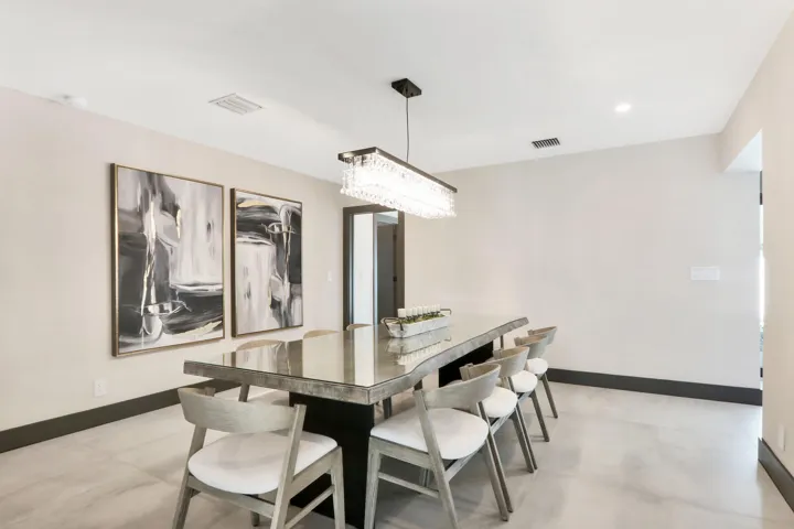 Spacious Dining area
