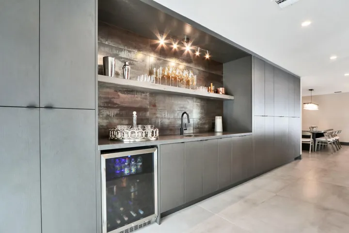 Equipped bar area