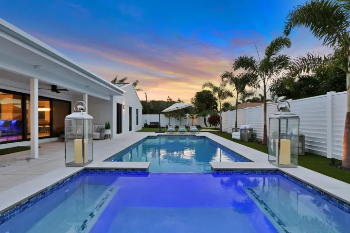Waterfall jacuzzi & pool