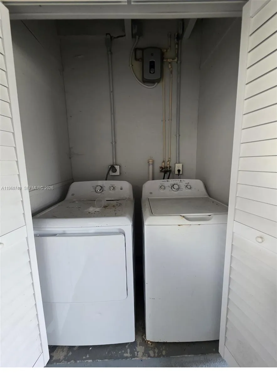 6710 Sw 48th St, Miami, Florida 33155, Miami, Florida 33155, 4 Bedrooms Bedrooms, ,3 BathroomsBathrooms,Residential,For Sale,6710 Sw 48th St, Miami, Florida 33155,A11960749