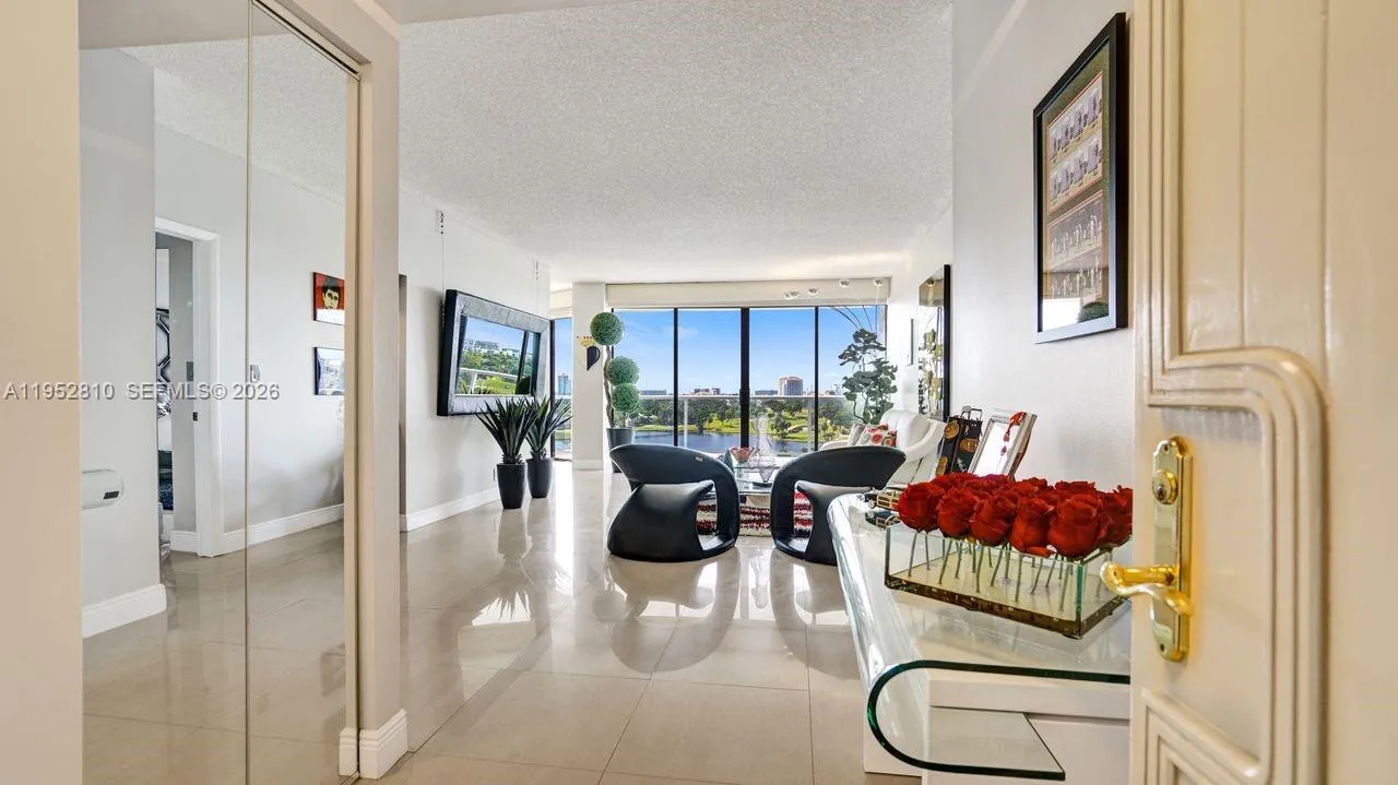 The lake can be seen as soon as you enter the apartment.