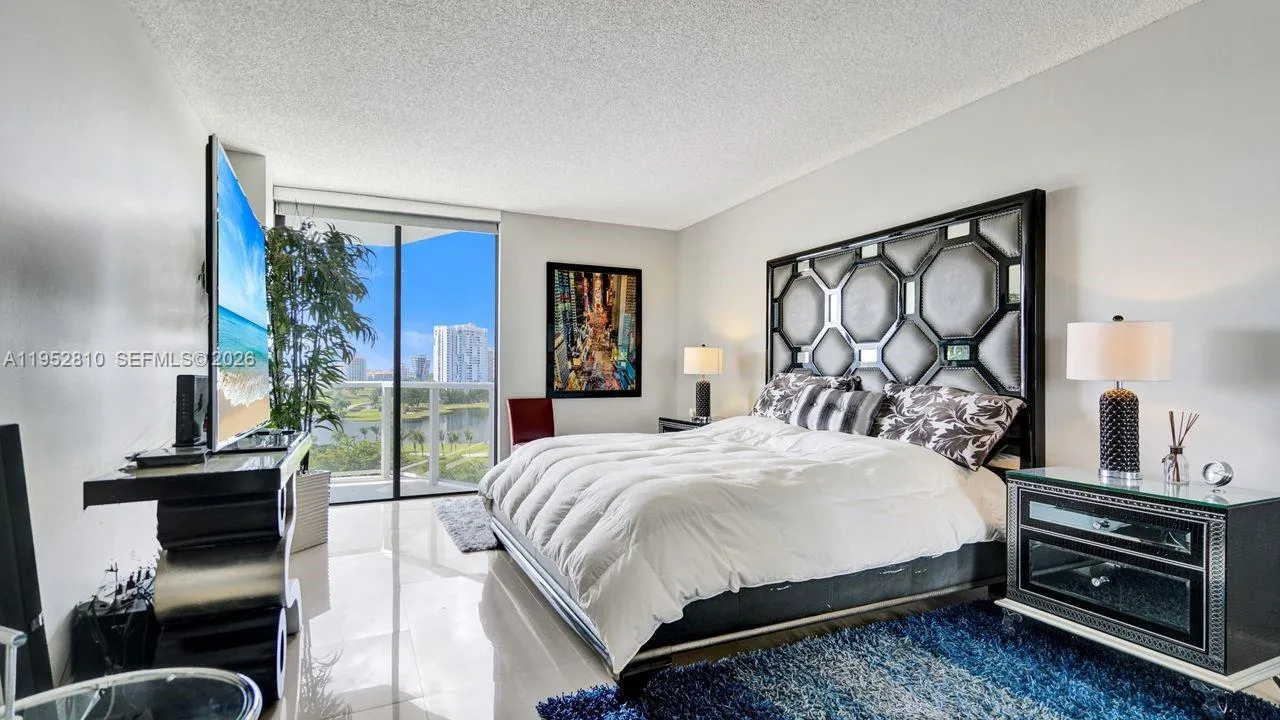 Master bedroom with direct lake views.